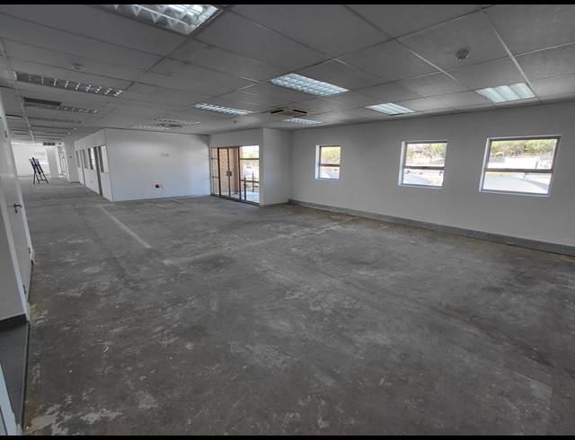 3,355M² OFFICE TO LET IN HALFWAY GARDENS